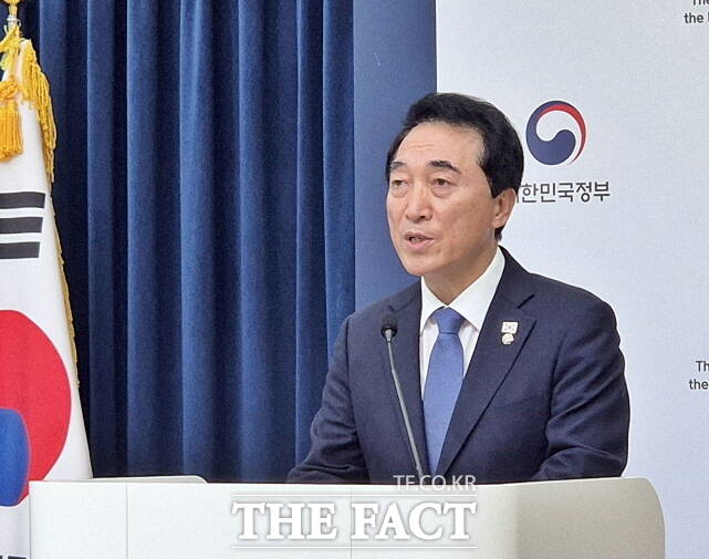 박수현 국회의원이 5일 정부세종청사 공용 브리핑실애서 브리핑을 하고 있다. /김형중 기자