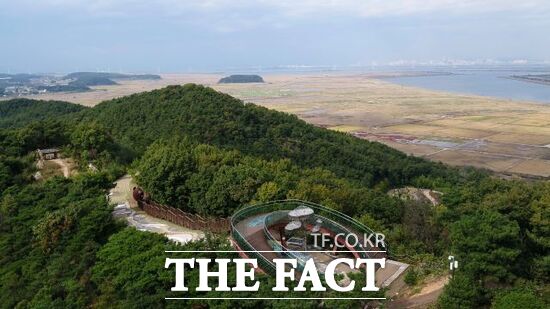 경기 안산시 대부도에 위치한 바다향기수목원 상상전망대 전경. 시원한 바닷바람을 맞으면서 서해안의 풍광을 온 몸으로 느낄 수 있다./경기도산림환경연구소