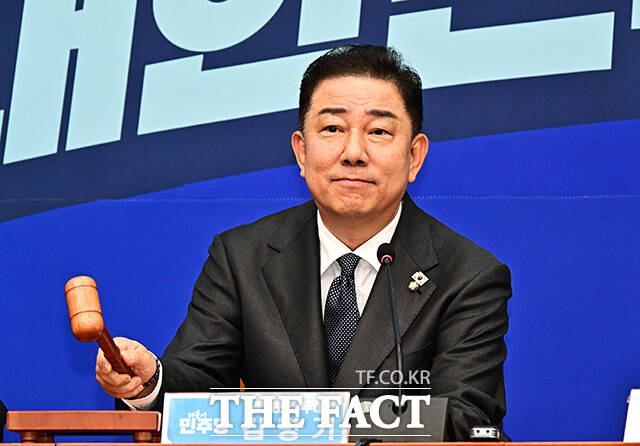 김병기 더불어민주당 원내대표는 국민의힘의 필리버스터를 신속 종료시키고 방송3법(방송법·방송문화진흥회법·한국교육방송공사법) 신속히 처리하겠다고 5일 밝혔다. /배정한 기자