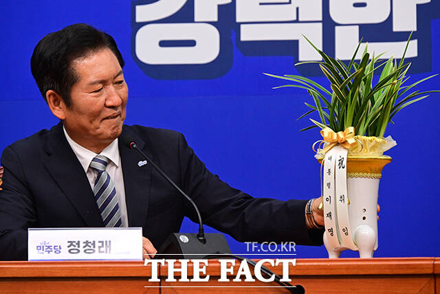 더불어민주당은 5일 수석대변인과 수석사무부총장 등 주요 당직 추가 인선을 발표했다. 사진은 정청래 민주당 대표. /남윤호 기자