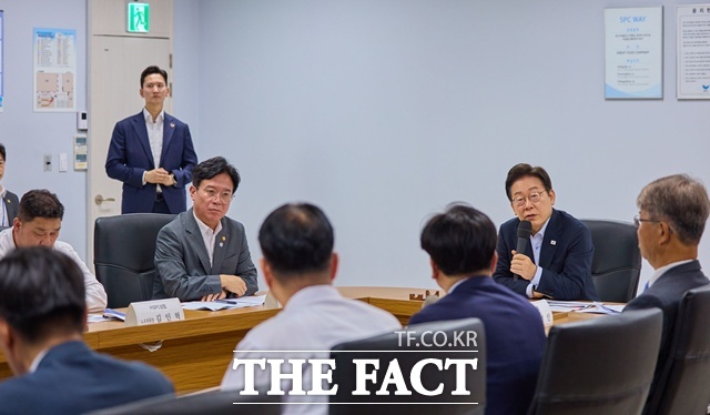 이재명 대통령이 지난달 25일 경기도 시흥시 소재 SPC 삼립 시화 공장에서 개최한 노사 현장간담회에서 발언하고 있다. /대통령실