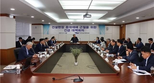 대한건설단체총연합회는 지난 4일 한승구 회장 주재로 건설현장 중대재해 근절을 위한 긴급 대책 회의를 개최했다. /건단련