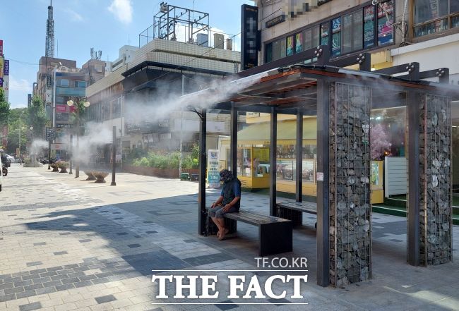 철산상업지구 로데오거리 쿨링포그 운영 모습./광명시