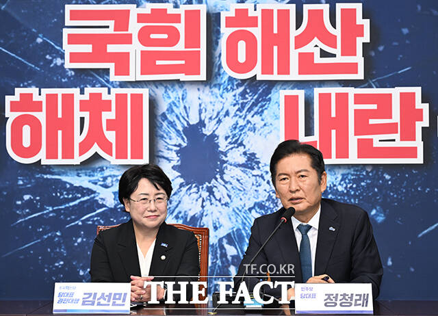 정청래 더불어민주당 신임 대표가 5일 오전 서울 여의도 국회에서 김선민 조국혁신당 대표 권한대행을 예방해 인사말을 하고 있다. /국회=박헌우 기자