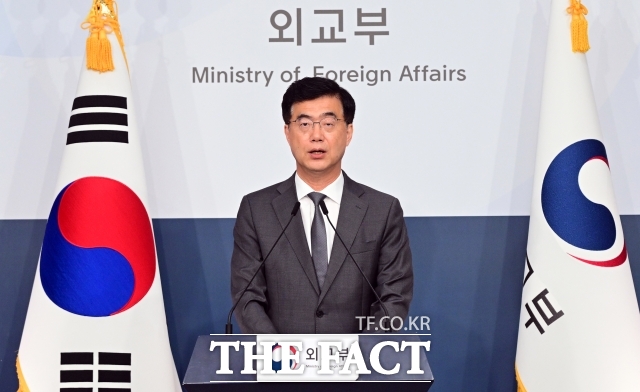 이재웅 외교부 대변인은 5일 조현 외교부 장관이 외신 인터뷰에서 중국이 동북아에서 이웃 국가들에 다소 문제가 되고 있다고 언급한 데 대해 이견이 있더라도 민생 및 역내 안정과 번영에 기여하는 한중 관계를 만들기 위해 지속 노력하겠다는 취지라고 밝혔다. /임영무 기자