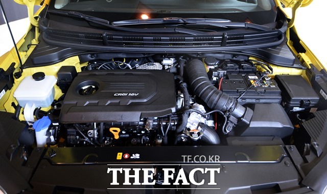 정부가 품질인증부품을 우선 활용해 수리하도록 자동차보험 표준 약관 개정을 추진한다. 다만, 소비자가 정품 부품을 활용해 수리를 원해도 기존처럼 보장하기로 했다. 신차의 경우 품질인증부품을 사용하지 않고, 차량 외장 부품에만 적용하기로 했다. /더팩트 DB