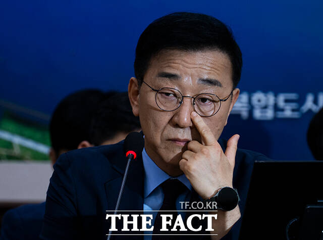 김윤덕 국토교통부 장관 후보자가 지난달 29일 오전 서울 여의도 국회 국토교통위원회에서 열린 인사청문회에 참석하고 있다. /국회=박헌우 기자