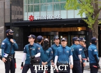  '신세계백화점 폭약 설치' 글에 4000명 대피…경찰특공대 수색