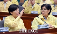  을지연습 준비보고회의 참석해 대화하는 송미령 장관과 정은경 장관 [포토]