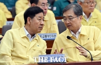  대화 나누는 구윤철 부총리와 조현 외교부 장관 [포토]