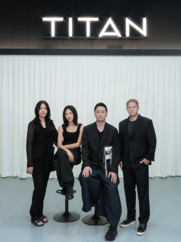 K팝 스타트업 타이탄 콘텐츠가 6일 오전 서울 마포구 라이즈오토그래프컬렉션에서 밋업 행사를 열고 회사의 비전을 설명했다. 왼쪽부터 강정아 CEO·리아킴CPO·한세민 의장·돔 로드리게즈 CBO./타이탄 콘텐츠