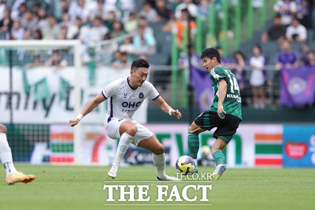 우승을 향해 나아가는 ‘전북’과 강등권 탈출이 시급한 ‘안양’이 8일 오후 7시 30분 전주월드컵경기장에서 맞대결을 펼친다./K리그
