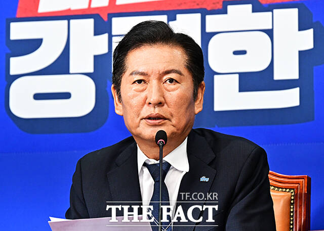 정청래 더불어민주당 대표가 6일 오전 서울 여의도 국회에서 열린 최고위원회의에 참석해 모두발언을 하고 있다. /국회=배정한 기자