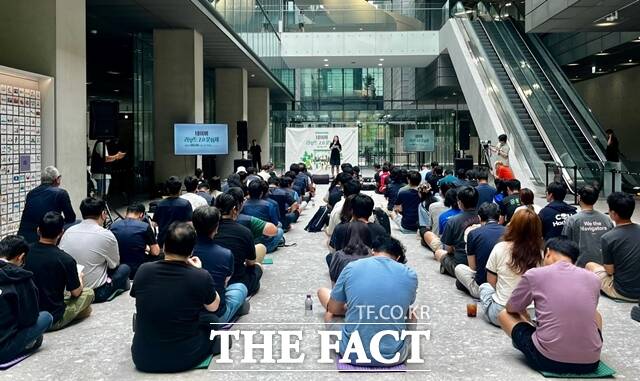 네이버 노조 공동성명이 6일 낮 12시 경기 성남시 네이버 제2사옥 1784 1층 광장에서 네이버 리부트 2.0 문화제를 열고 있다. /조소현 기자