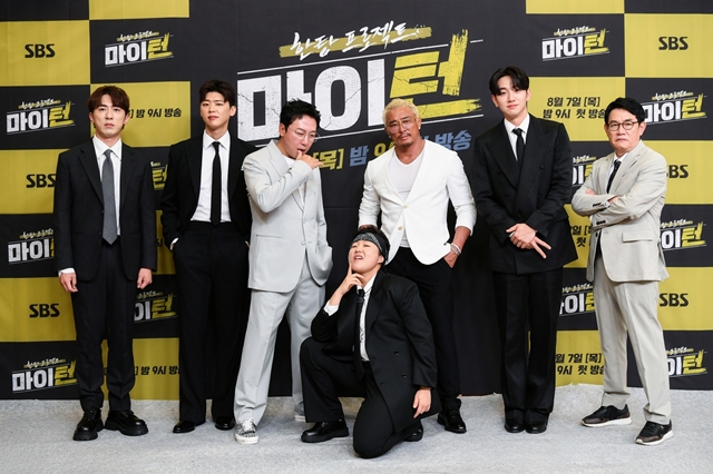 방송인 김원훈, 가수 박지현, 방송인 탁재훈 이수지 추성훈, 배우 남윤수, 방송인 이경규(왼쪽부터)가 7일 오후 2시 온라인으로 진행된 SBS 예능프로그램 한탕 프로젝트-마이 턴 제작발표회에 참석해 다양한 이야기를 나눴다. /SBS