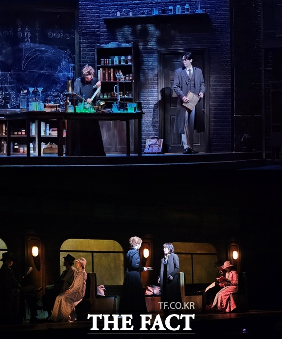 마리 퀴리는 오는 10월 19일까지 광림아트센터 BBCH홀에서 공연된다. /김명주 기자