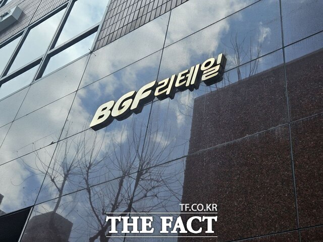 BGF리테일이 올해 2분기 매출액 2조2901억원, 영업이익 694억원을 기록했다. /더팩트 DB