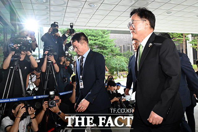 내란특검 참고인 출석하는 우 의장.