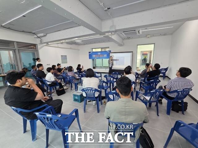 당진시는 6일 합덕읍 버그내마을상회에서 로컬 메이커스페이스 포럼을 개최했다. /당진시