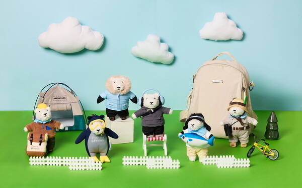 신세계백화점이 모바일 앱 랜덤박스 이벤트 푸빌라 스탬프 로드와 함께 신규 굿즈 푸빌라 세계여행 키링 컬렉션을 출시했다. /신세계백화점