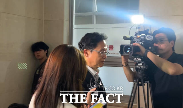 김철문 전 경북경찰청장이 7일 오후 서울 서초구 채상병특검 사무실에 출석하고 있다. /김해인 기자