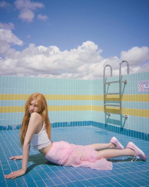 타이틀곡 Love Splash!는 시원한 여름 바다 풍경을 배경으로 사랑이 시작되는 순간을 생동감 있게 담아낸 조이표 서머송이다. /SM엔터