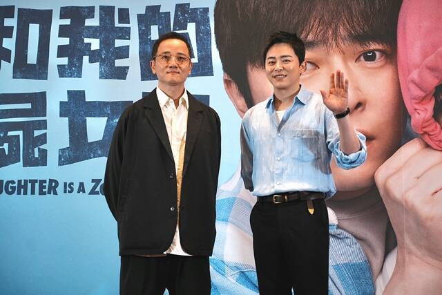 좀비딸 필감성 감독(왼쪽)과 배우 조정석이 대만 개봉을 기념해 현지 관객들과 직접 만났다. /NEW