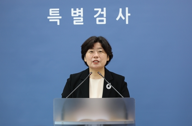 내란 사건을 수사하는 조은석 특별검사팀이 윤석열 전 대통령이 오는 11일 자신의 내란우두머리 혐의 형사재판에도 불출석할 경우 법원에 구인영장 발부를 요청하겠다고 밝혔다. /뉴시스