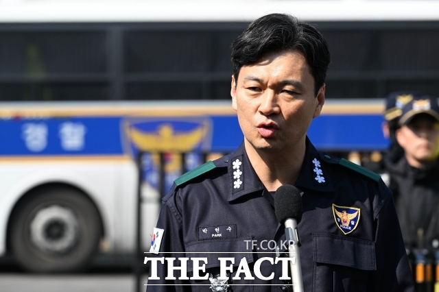 내란 사건을 수사하는 조은석 특별검사팀이 지난 7일 박현수 서울경찰청장 직무대리를 상대로 강제 수사에 나섰다. 박 직무대리가 지난 4월 서울 종로구 헌법재판소 인근을 돌며 경비 대책 현장점검을 마친뒤 발언하고 있다. /이새롬 기자
