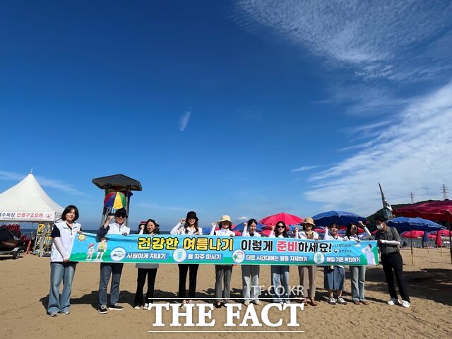 당진시보건소는 7일 왜목마을 해수욕장에서 건강한 여름나기 캠페인을 실시했다. /당진시