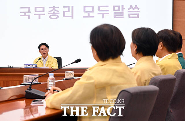 김민석 국무총리는 8일 오후 정부세종청사에서 제21차 국가테러대책위원회를 주재하며 오는 10월 경주 아시아태평양경제협력체(APEC) 정상회의에 대한 빈틈없는 안전 관리를 주문했다. 사진은 지난 5일 서울 종로구 정부서울청사 별관에서 열린 을지연습 준비보고회의에 참석한 김 총리. /임영무 기자