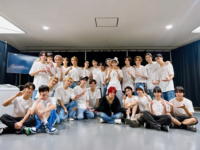 그룹 NCT가 도를 넘어선 사생할 침해 행위에 팬 에티켓을 안내하며 비행기를 따라 타거나 숙소에 방문하는 행위를 자제해 달라고 당부했다. /SM엔터테인먼트
