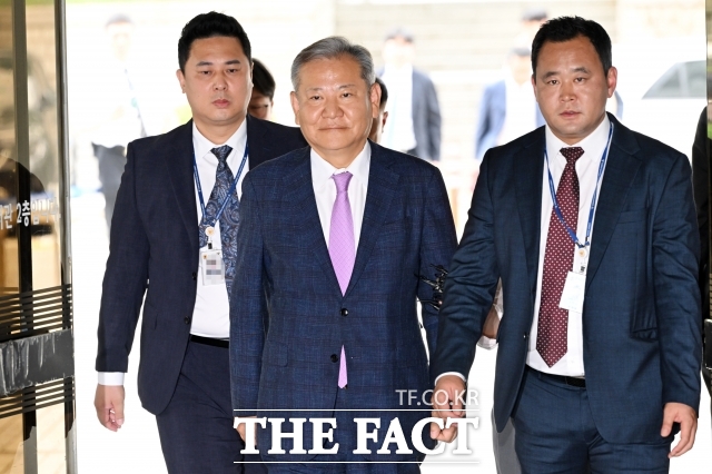 12·3 비상계엄 당시 언론사 단전·단수를 지시한 혐의를 받는 이상민 전 행정안전부 장관의 구속적부심이 8일 열렸다. 내란 사건을 수사하는 조은석 특별검사팀은 이 전 장관 구속 이후 추가 조사를 통해 확보한 증거 등을 법원에 소명했다. /남윤호 기자