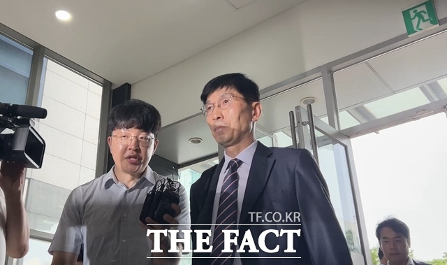 임기훈 전 국가안보실 국방비서관이 8일 오전 서울 서초구 채상병특검 사무실에 참고인 신분으로 출석하고 있다. /김해인 기자