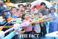  '말복 더위 안녕!'...서울함공원에서 시원한 물놀이 [TF사진관]