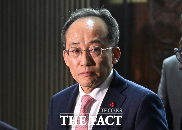 내란 사건을 수사하는 조은석 특별검사팀이 내란 공모 혐의를 받는 추경호 의원 등 국민의힘 의원들을 향한 수사의 고삐를 당기고 있다. 10일 법조계에 따르면 특검팀은 계엄 해제 국회 의결 방해 의혹을 규명하기 위해 조만간 여야 국회의원들을 불러 조사할 계획이다. 사진은 추 의원. /박헌우 기자