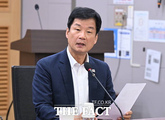 박균택 의원이 국가폭력범죄를 통한 범죄수익 비자금 환수를 위한 간담회에 참석해 인사말을 하고 있다.