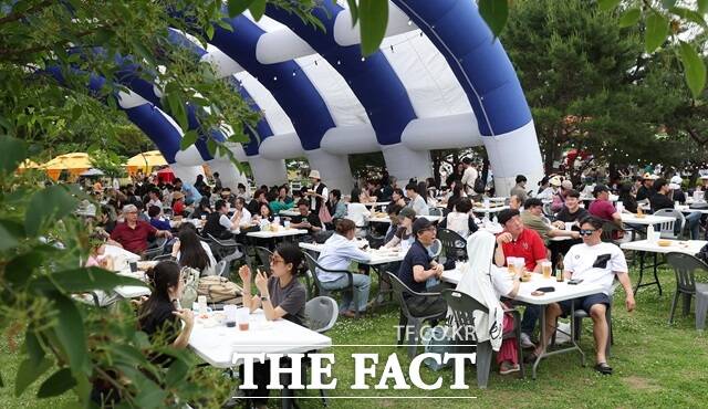 서울 노원구(구청장 오승록)는 11일 화랑대 철도공원 일원에서 2025 노원 수제맥주축제(Nowon Beer Festival, NBF)를 개최한다고 밝혔다./노원구