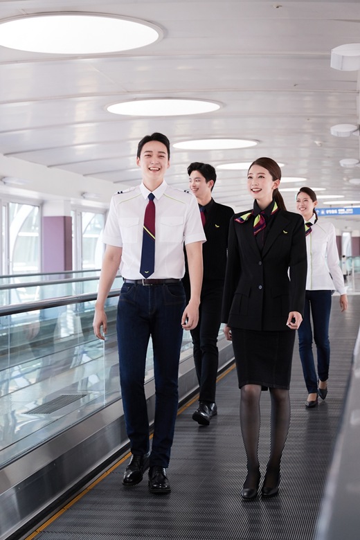 진에어는 올해 하반기 객실승무원 공개 채용을 진행한다고 11일 밝혔다. /진에어