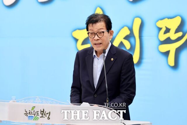 이동현 의원이 어민연합회장 이·취임식에 참석해 축사를 하고 있다./전남도의회