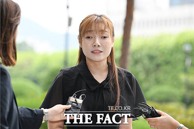 김예지 국민의힘 의원이 11일 오후 서울 서초구 서울고등검찰청 청사에 마련된 내란 특검사무실에 참고인 신분으로 출석해 입장을 밝히고 있다. /박헌우 기자