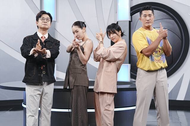 방송인 김성주, 가수 소유, 배우 박하선, 방송인 김동현(왼쪽부터)이 MBC에브리원 예능프로그램 히든아이에서 MC로 활약 중이다. /MBC플러스