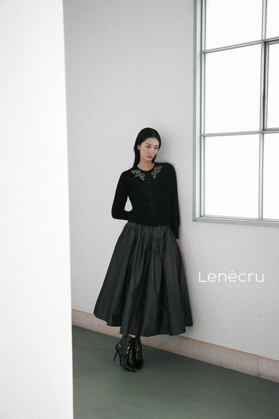 GS샵이 자체 기획 패션 브랜드 르네크루(Lenécru)를 10년 만에 리브랜딩해 선보인다. /GS샵