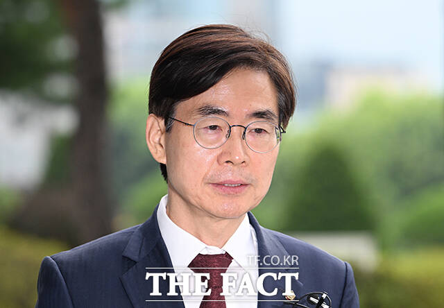 조경태 국민의힘 의원이 11일 오전 서울 서초구 서울고등검찰청 청사에 마련된 내란 특검사무실에 참고인 신분으로 출석해 입장을 밝히고 있다. /박헌우 기자