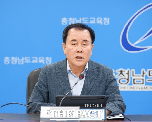 김지철 충남도교육감이 11일 8월 2주차 주간업무 보고 회의를 주재하고 있다. /충남도교육청