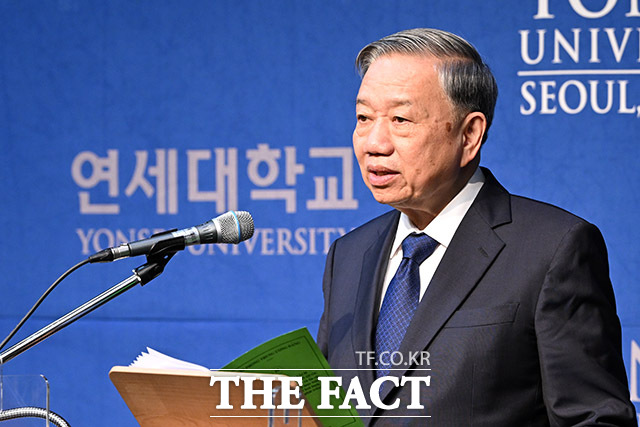 연세대 찾아 특별강연 하는 또 럼 베트남 공산당 서기장.