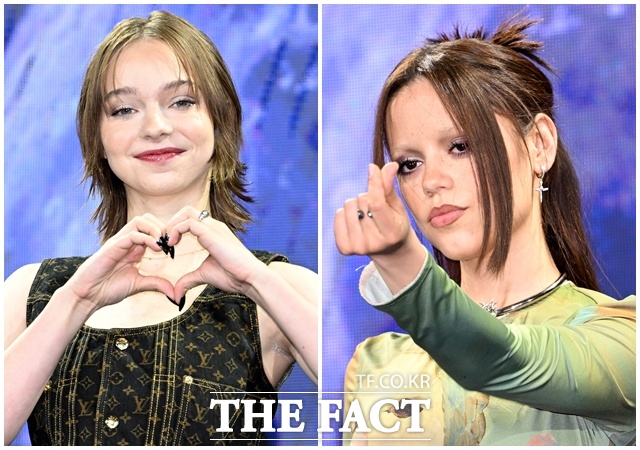 에마 마이어스(왼쪽)과 제나 오르테가가 11일 오전 서울 종로구 포시즌스 호텔 서울에서 열린 넷플릭스 시리즈 웬즈데이 시즌2 기자간담회에 참석해 포즈를 취하고 있다. /남용희 기자