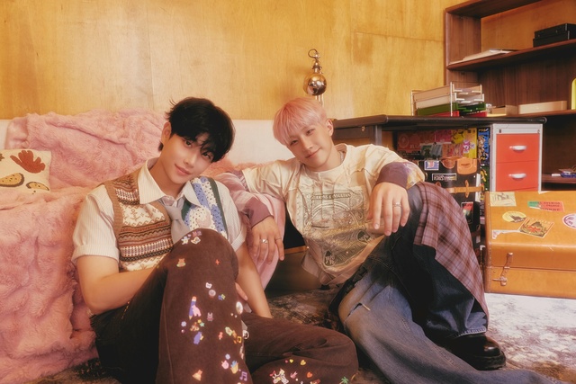 MJ는 타이틀곡 Some Things Never Change에 대해 장난기 많고 티격태격하는 모습을 보여주고 싶었다. 콘셉트를 톰과 제리(미국 인기 애니메이션)로 잡았다고 소개했다. /판타지오