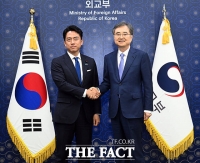  日차기 총리 1순위 고이즈미 농림수산상과 면담 갖는 조현 외교부 장관 [TF사진관]