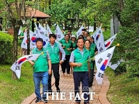  새마을지도자 대전유성구협의회, 나라사랑 태극기 무료 나눔